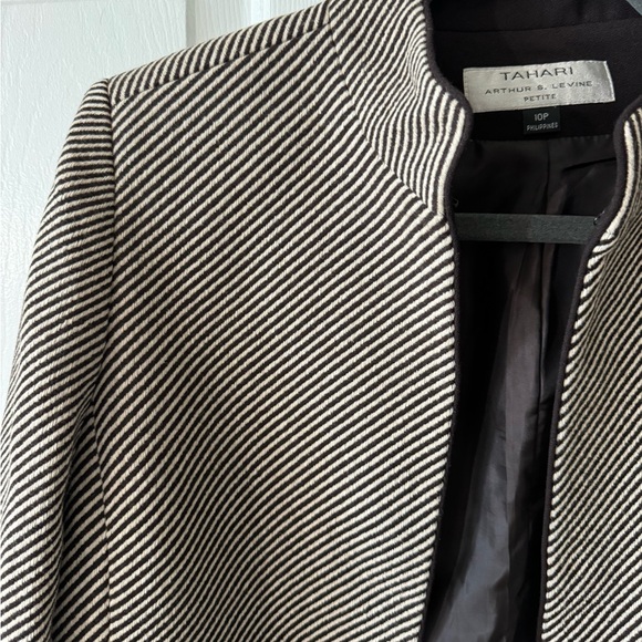 Tahari Blazer, 10P, Black/Tan Stripes, Stand Up Collar, Lined Like New - Picture 4 of 5